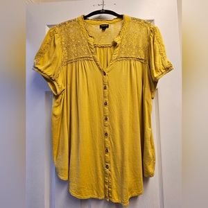 Torrid size 1 short sleeve top